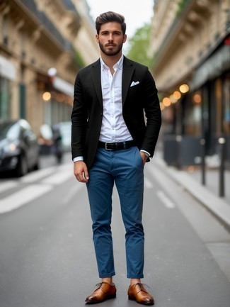 Как носить темно-синие брюки чинос с черным пиджаком