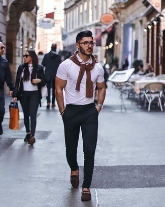 Какие мокасины носить с темно-синими брюками чинос