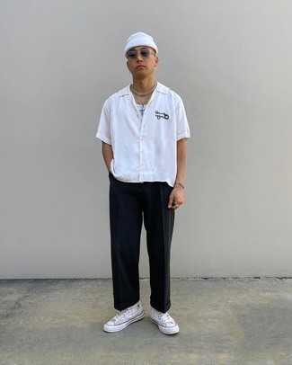 Какие высокие кеды носить с темно-синими брюками чинос