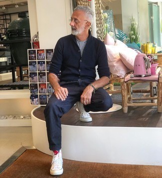 Какие высокие кеды носить с темно-синими брюками чинос