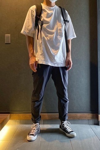 Какие высокие кеды носить с темно-синими брюками чинос