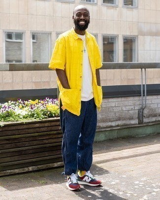 С чем носить темно-синие брюки чинос