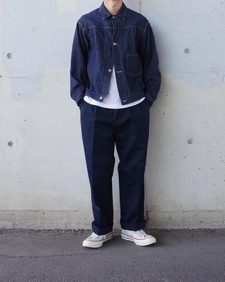 С чем носить темно-синие брюки чинос