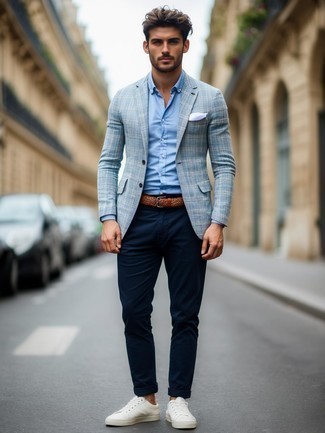 С чем носить темно-синие брюки чинос