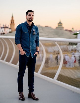 С чем носить темно-синие брюки чинос