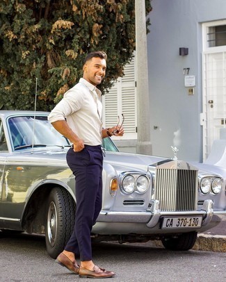 Какие лоферы носить с темно-синими брюками чинос