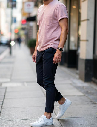 Какие низкие кеды носить с темно-синими брюками чинос