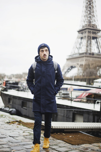 Как носить темно-синие брюки чинос с темно-синей паркой