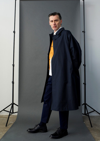 Какие трикотажные жилеты носить с темно-синими брюками чинос