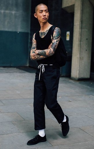 Какие майки носить с темно-синими брюками чинос