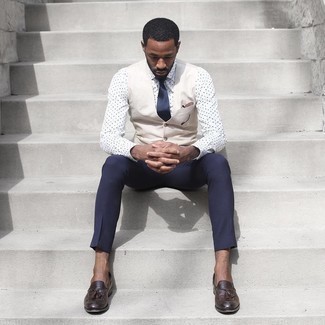 Какие жилеты носить с темно-синими брюками чинос