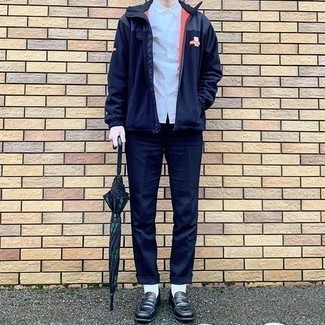 Какие ветровки носить с темно-синими брюками чинос
