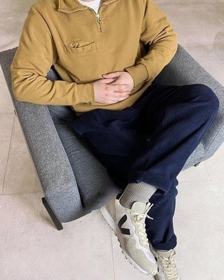 С чем носить темно-синие вельветовые брюки чинос