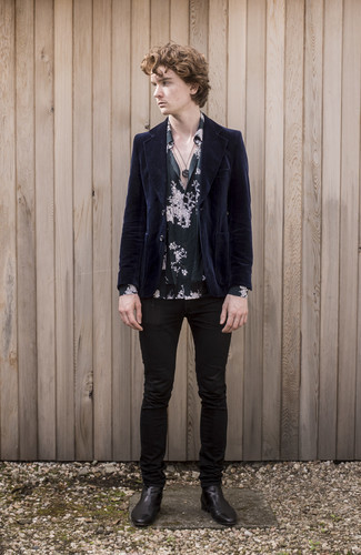 С чем носить темно-синюю вельветовую куртку мужчине