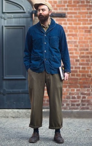 С чем носить темно-синюю вельветовую куртку мужчине