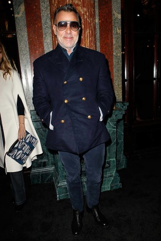 С чем носить темно-синие вельветовые брюки мужчине