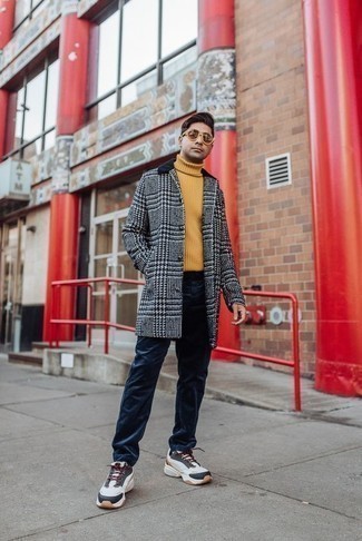 С чем носить темно-синие вельветовые брюки мужчине