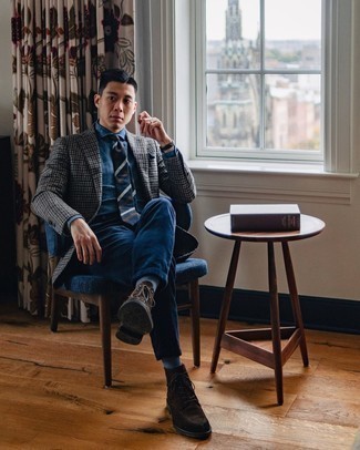 С чем носить темно-синие вельветовые брюки мужчине