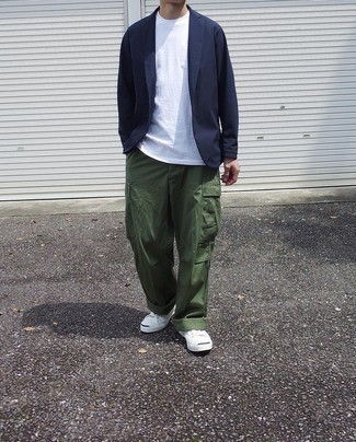 С чем носить темно-синий хлопковый пиджак мужчине