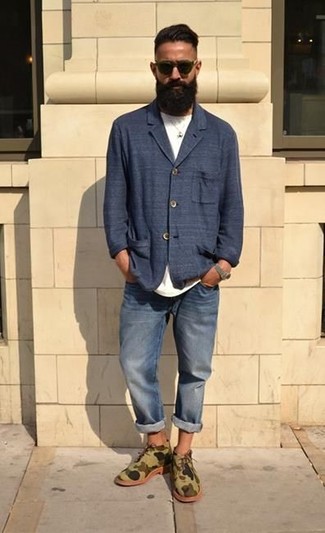 С чем носить темно-синий хлопковый пиджак мужчине