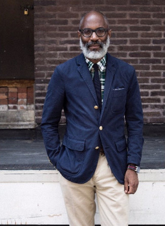 С чем носить темно-синий хлопковый пиджак мужчине