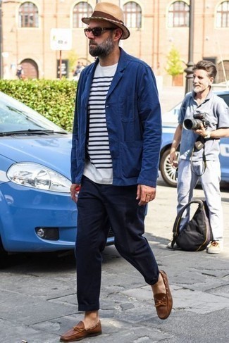 С чем носить темно-синий хлопковый пиджак мужчине