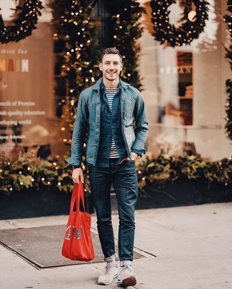 С чем носить темно-синюю хлопковую куртку-рубашку мужчине