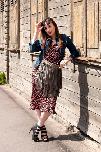 Какие платья-миди носить с темно-синей джинсовой курткой