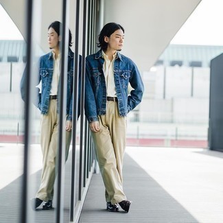 Какие лоферы с кисточками носить с темно-синей джинсовой курткой