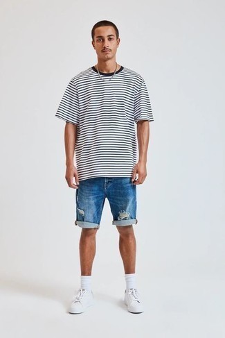 С чем носить темно-синие джинсовые шорты мужчине