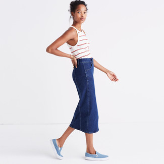 С чем носить темно-синюю джинсовую юбку