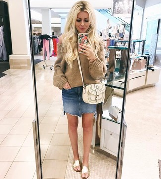 С чем носить темно-синюю джинсовую юбку