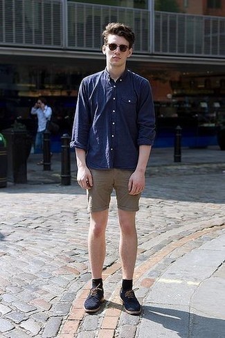 Какие шорты носить с темно-синими туфлями дерби