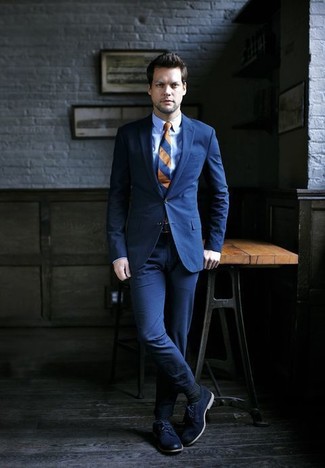Какие костюмы носить с темно-синими туфлями дерби