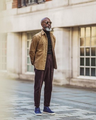 Какие брюки чинос носить с темно-синими ботинками дезертами