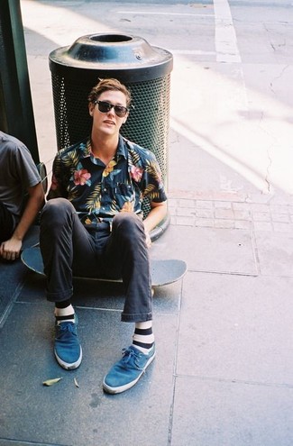 Какие джинсы носить с темно-синими ботинками дезертами