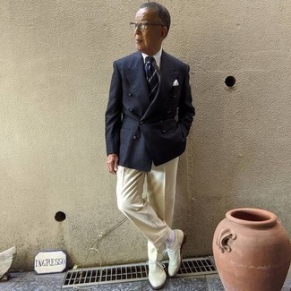 Какие броги носить с темно-синим двубортным пиджаком