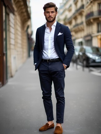 С чем носить темно-синие классические брюки мужчине