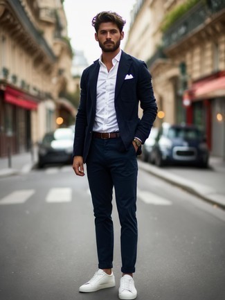 С чем носить темно-синие классические брюки мужчине