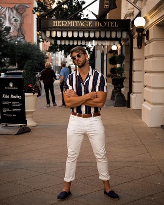 С чем носить темно-синие эспадрильи мужчине