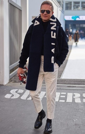 С чем носить темно-синюю флисовую куртку-рубашку мужчине