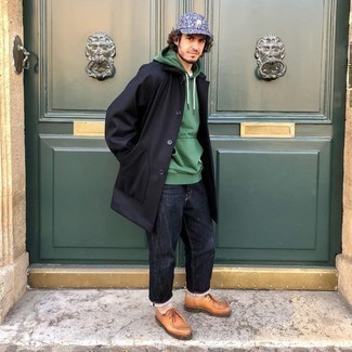 С чем носить темно-синюю бейсболку с цветочным принтом мужчине