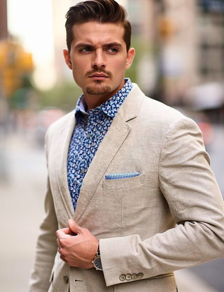 С чем носить темно-синюю рубашку с цветочным принтом мужчине