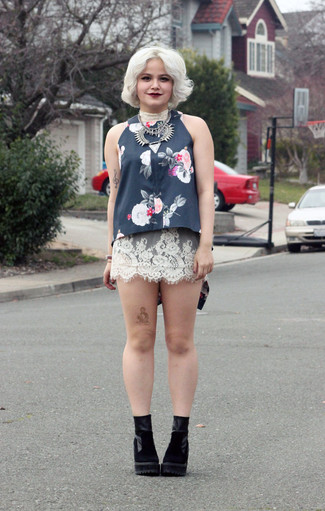 С чем носить темно-синий топ без рукавов с цветочным принтом