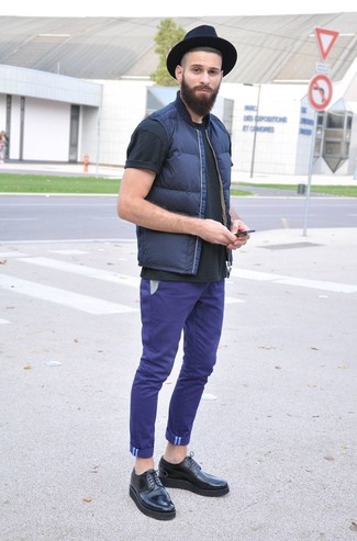 Какие броги носить с темно-синей курткой без рукавов