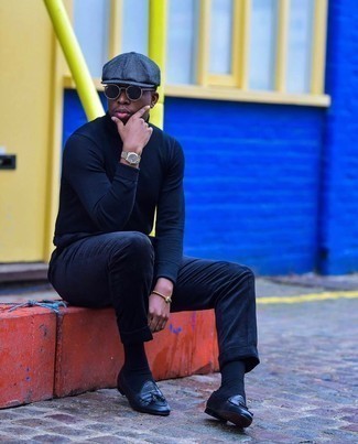 С чем носить темно-синюю кепку с узором "в ёлочку" мужчине