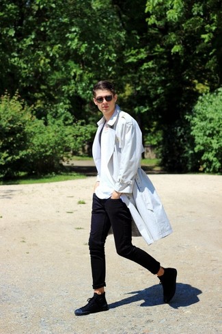 Какие брюки чинос носить с темно-синими высокими кедами