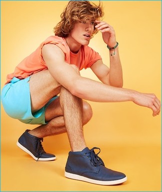 С чем носить темно-синие высокие кеды мужчине