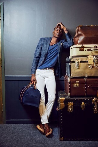 С чем носить темно-синюю дорожную сумку мужчине