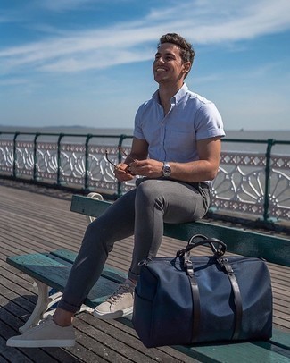 С чем носить темно-синюю дорожную сумку мужчине